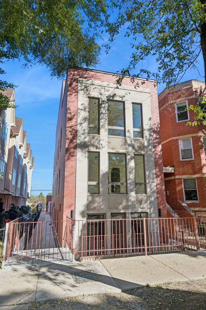 2323 N Lister Ave Chicago, IL 60614