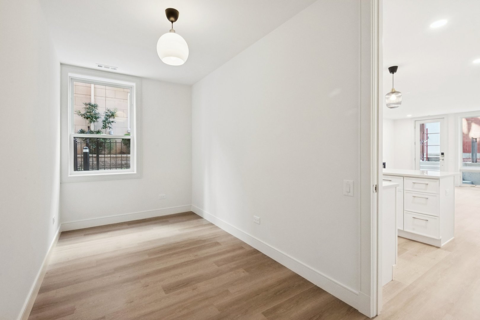 2323 N Lister Ave Chicago, IL 60614