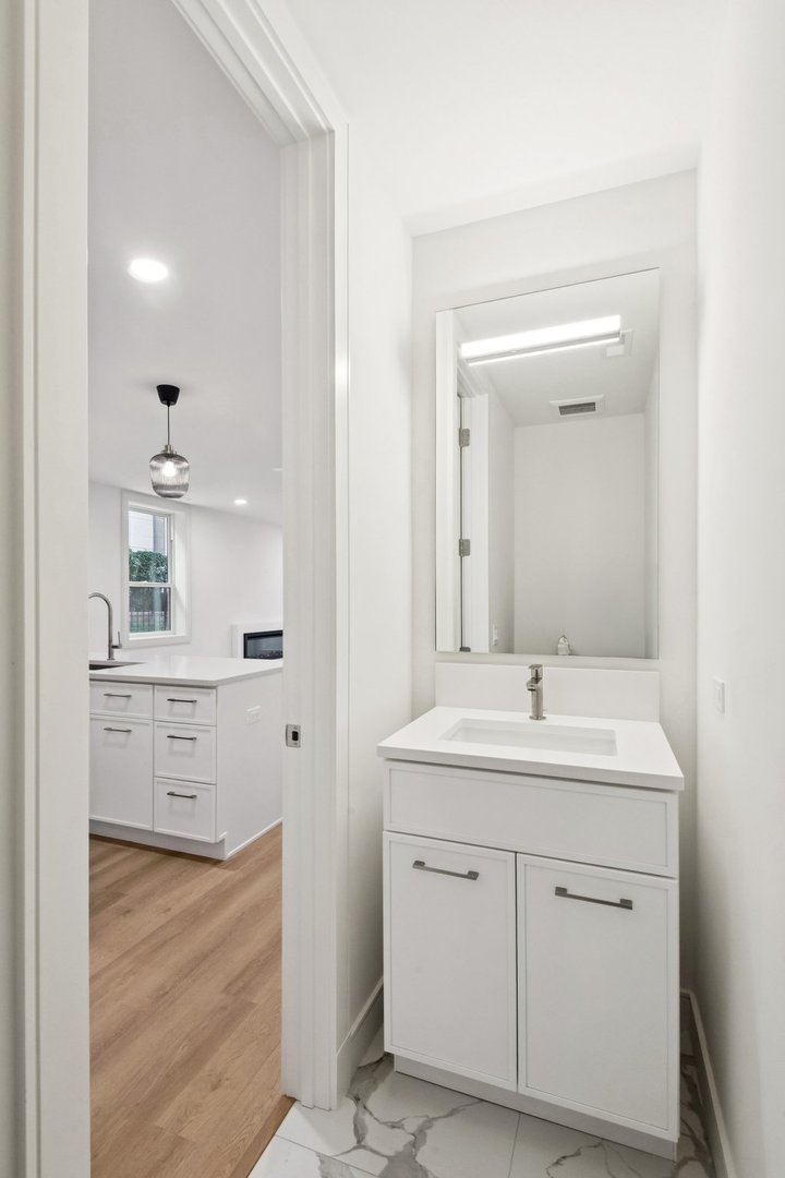 2323 N Lister Ave Chicago, IL 60614