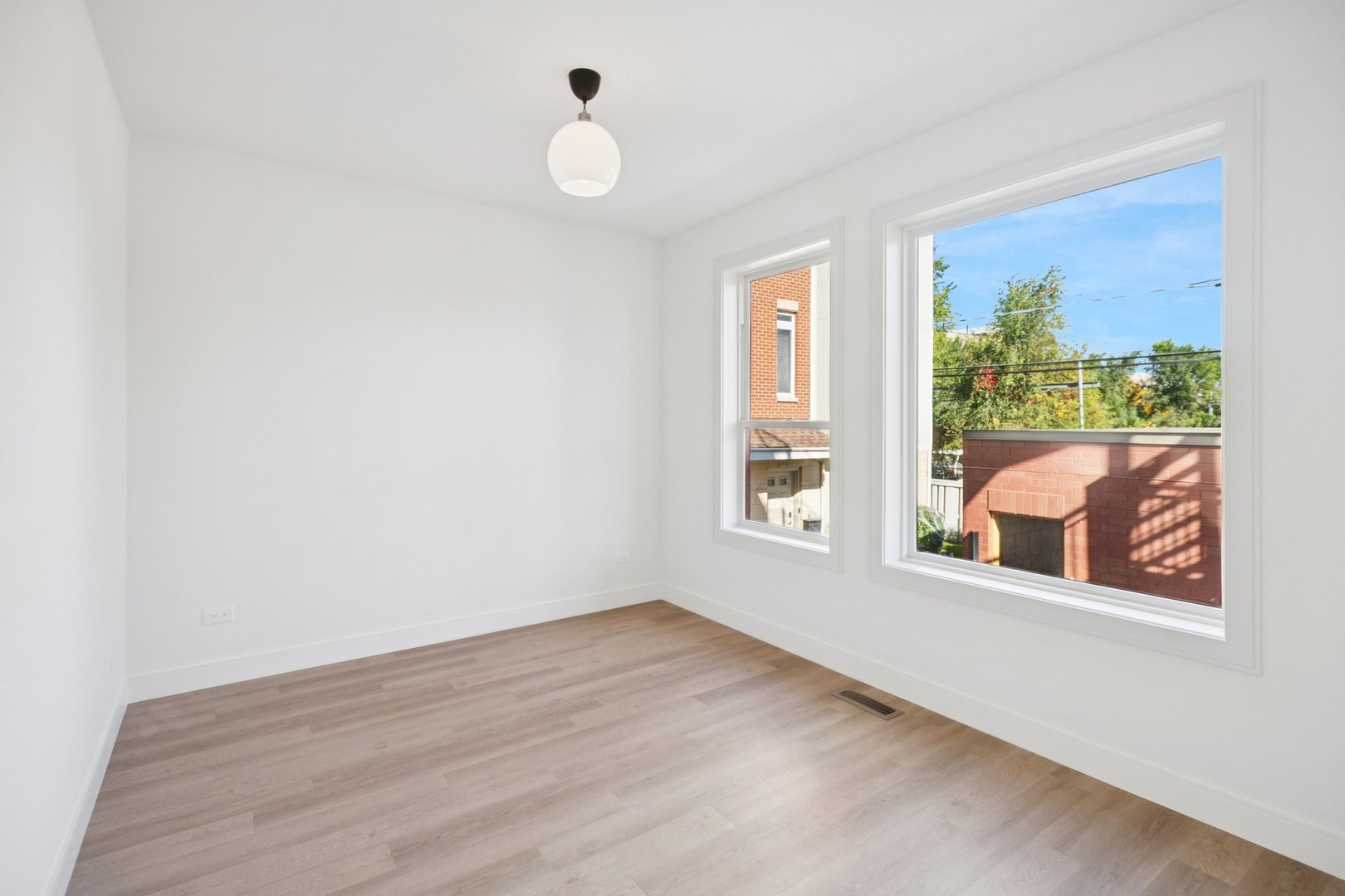 2323 N Lister Ave Chicago, IL 60614