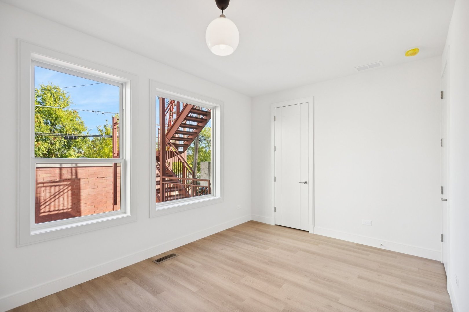 2323 N Lister Ave Chicago, IL 60614