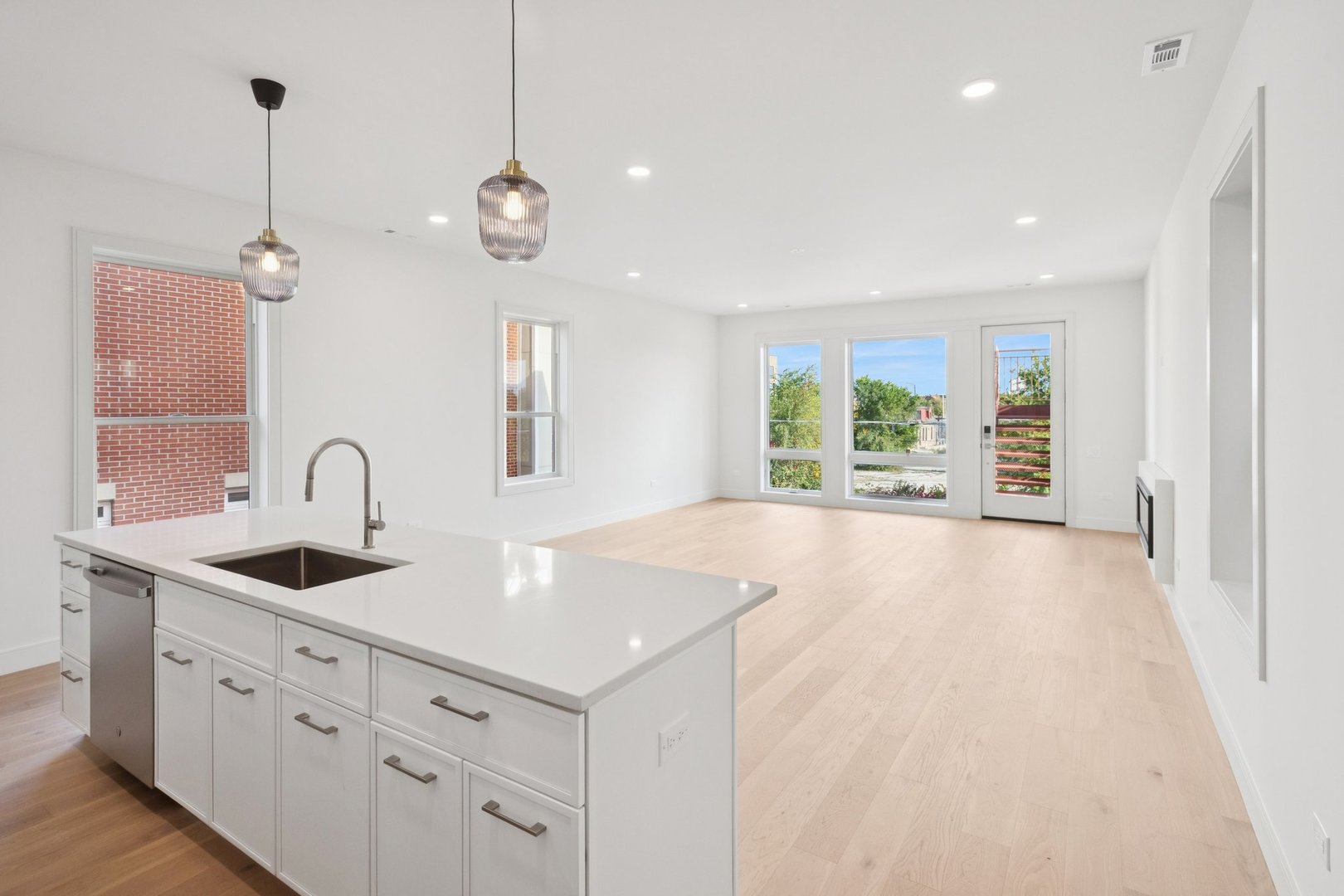 2323 N Lister Ave Chicago, IL 60614