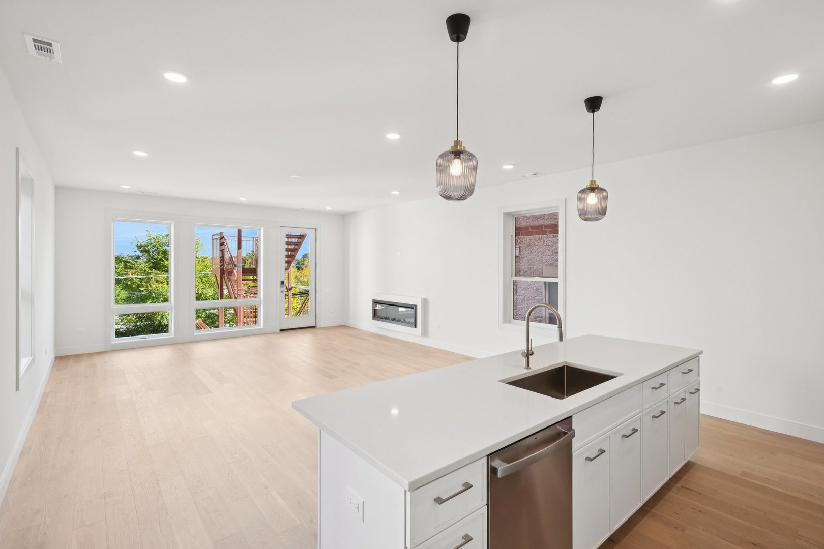 2323 N Lister Ave Chicago, IL 60614