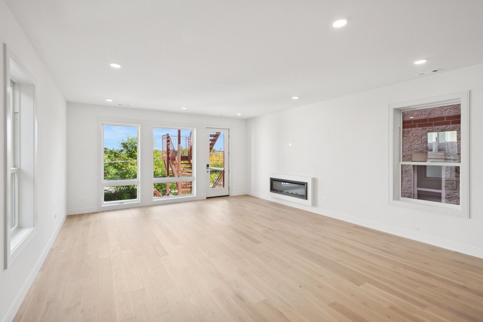 2323 N Lister Ave Chicago, IL 60614