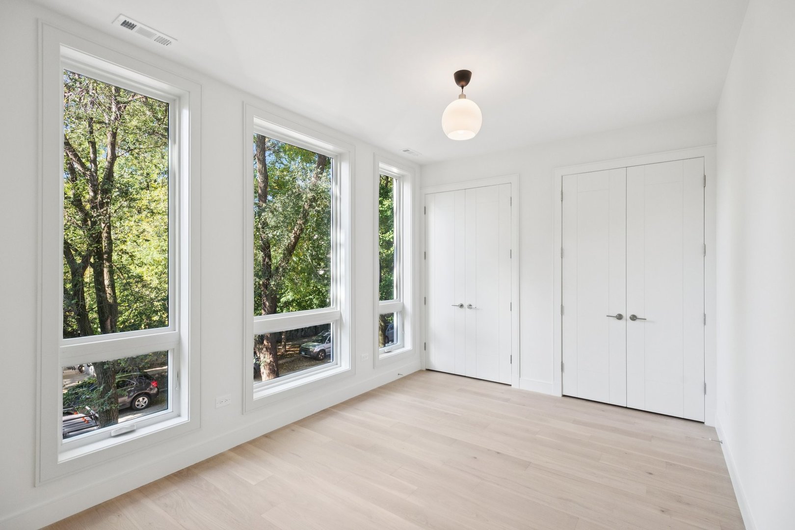 2323 N Lister Ave Chicago, IL 60614