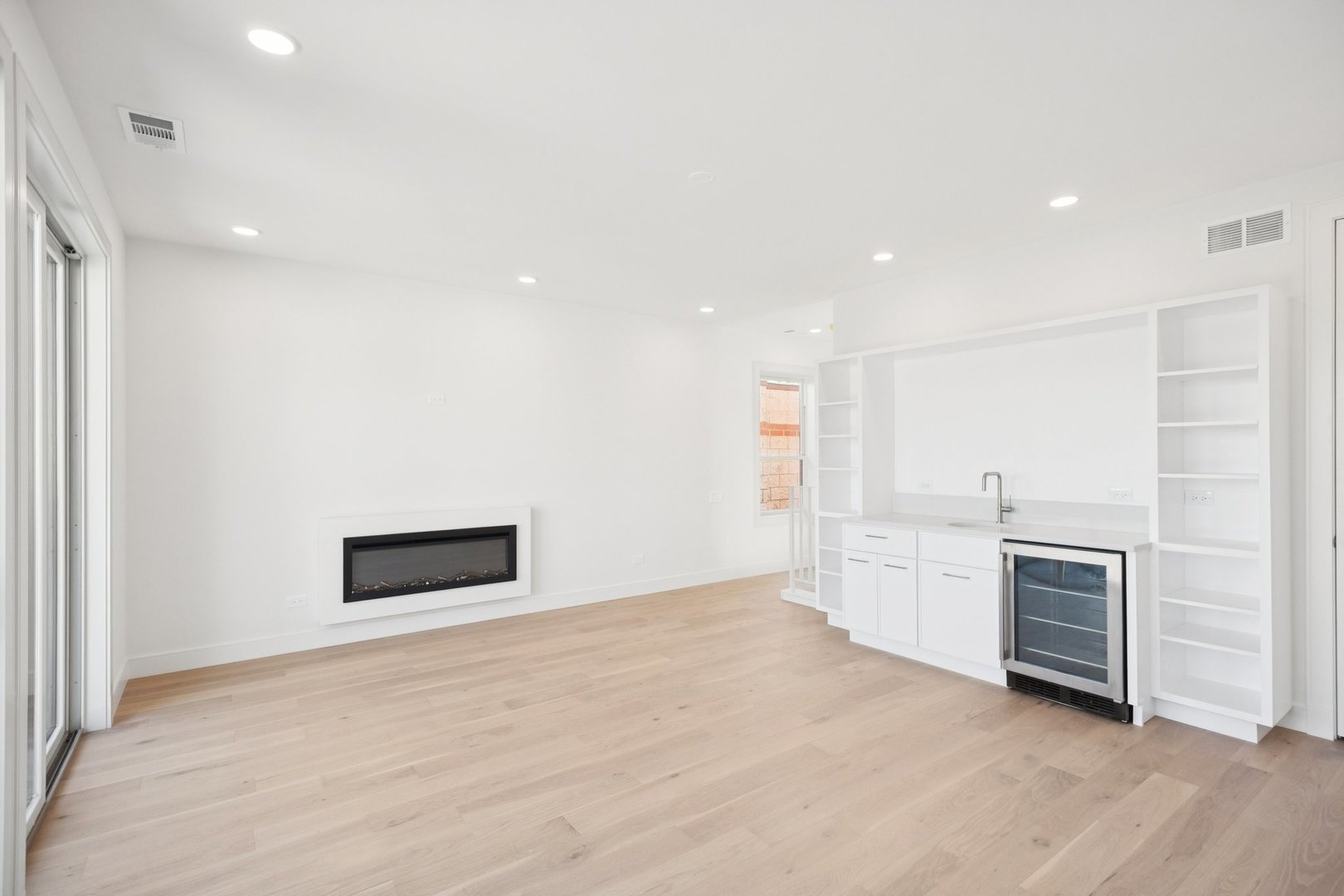 2323 N Lister Ave Chicago, IL 60614