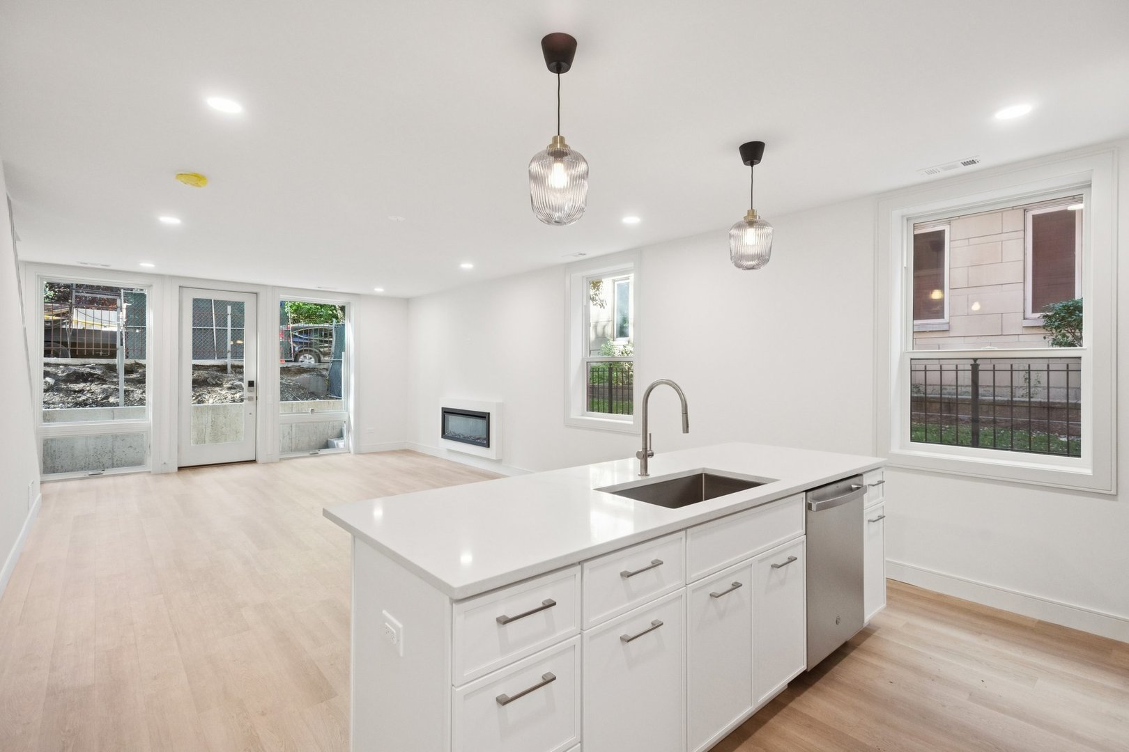 2323 N Lister Ave Chicago, IL 60614