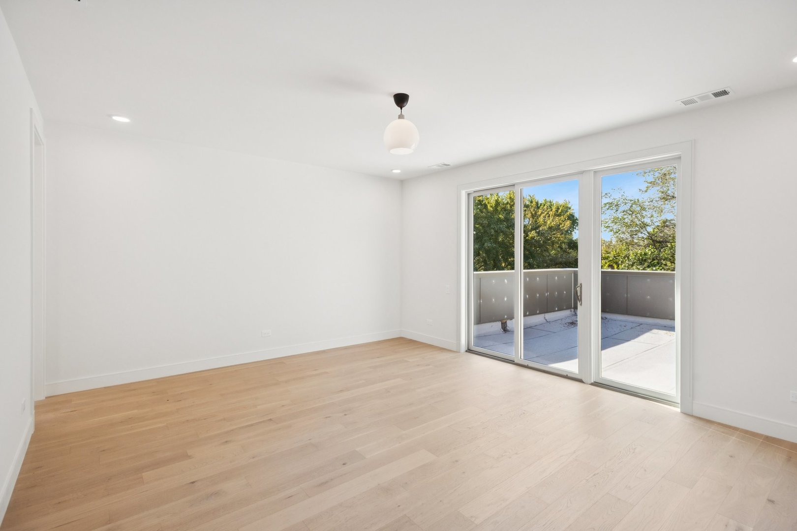 2323 N Lister Ave Chicago, IL 60614