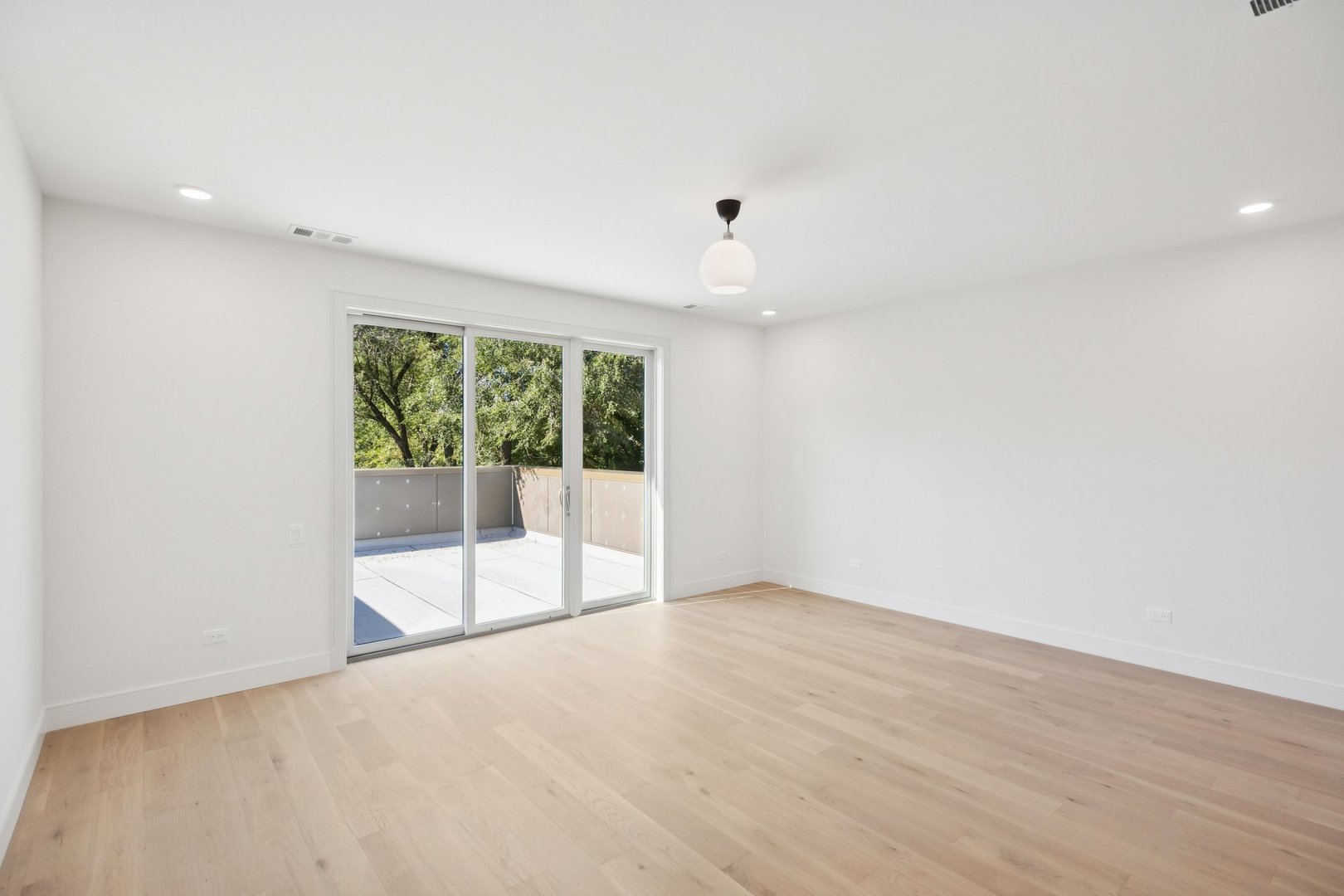 2323 N Lister Ave Chicago, IL 60614