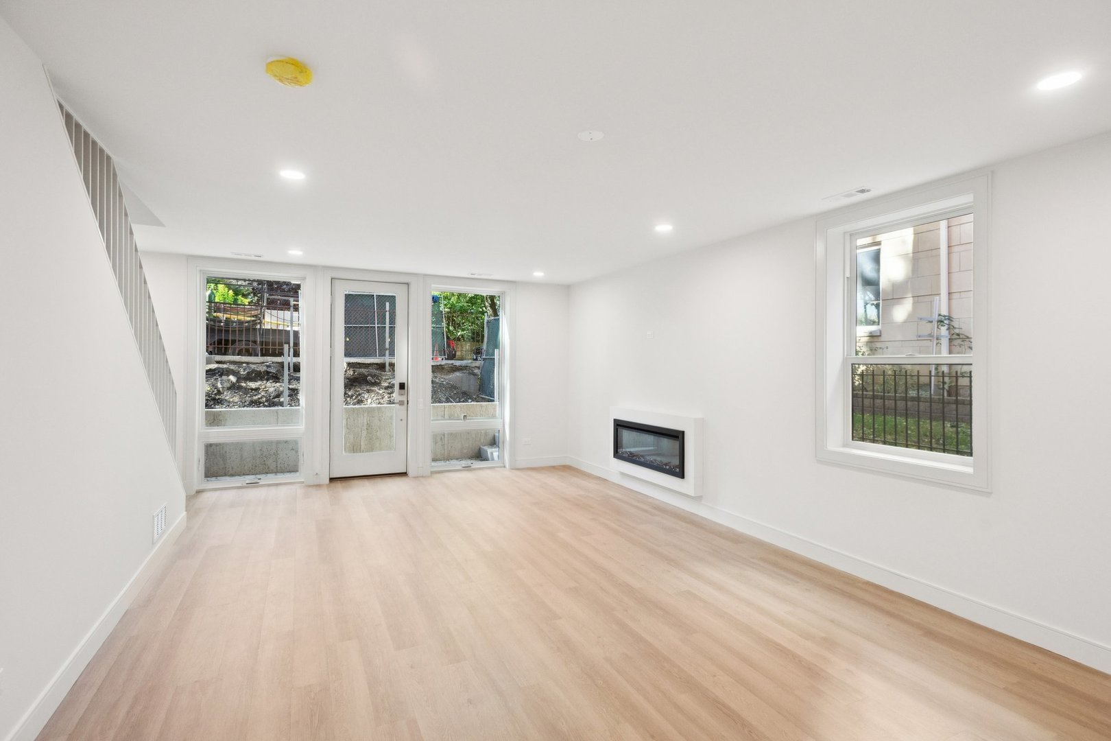 2323 N Lister Ave Chicago, IL 60614