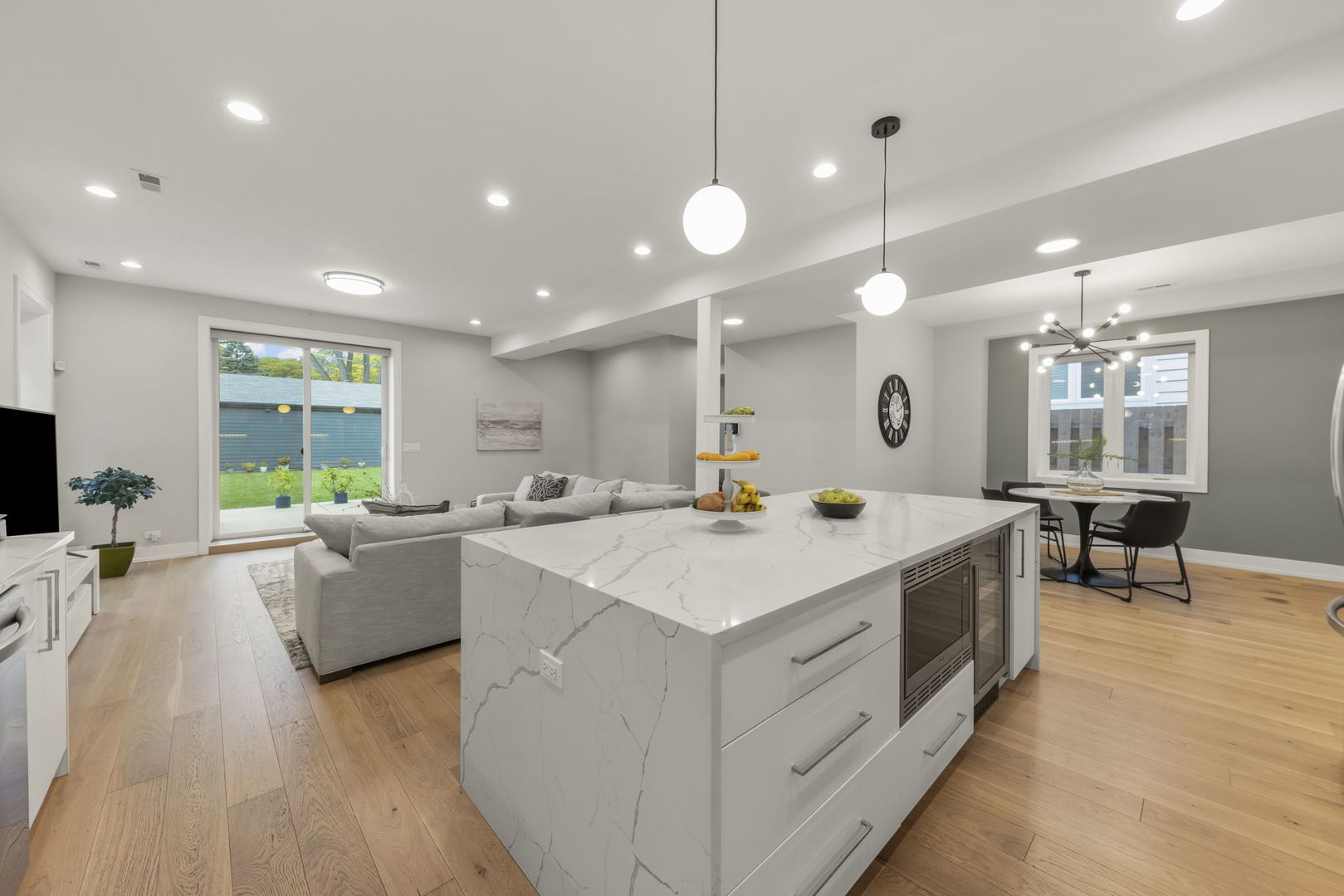 1126 Pitner Ave Evanston, IL 60202