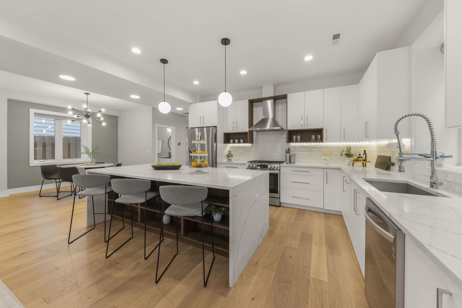 1126 Pitner Ave Evanston, IL 60202