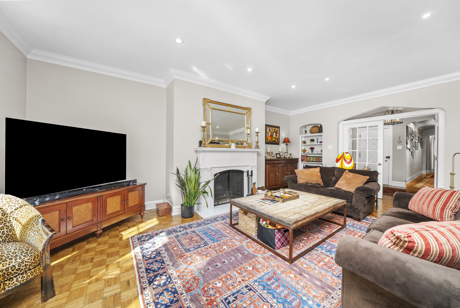 500 W BARRY Ave #2E Chicago, IL 60657