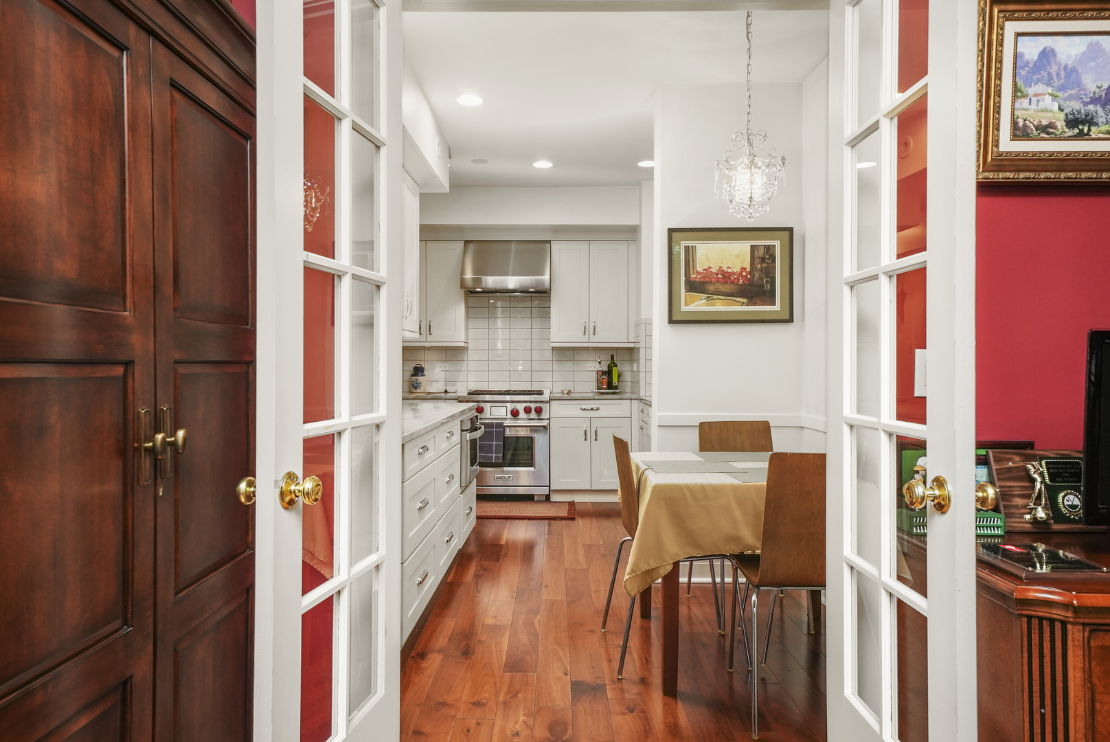 500 W BARRY Ave #2E Chicago, IL 60657