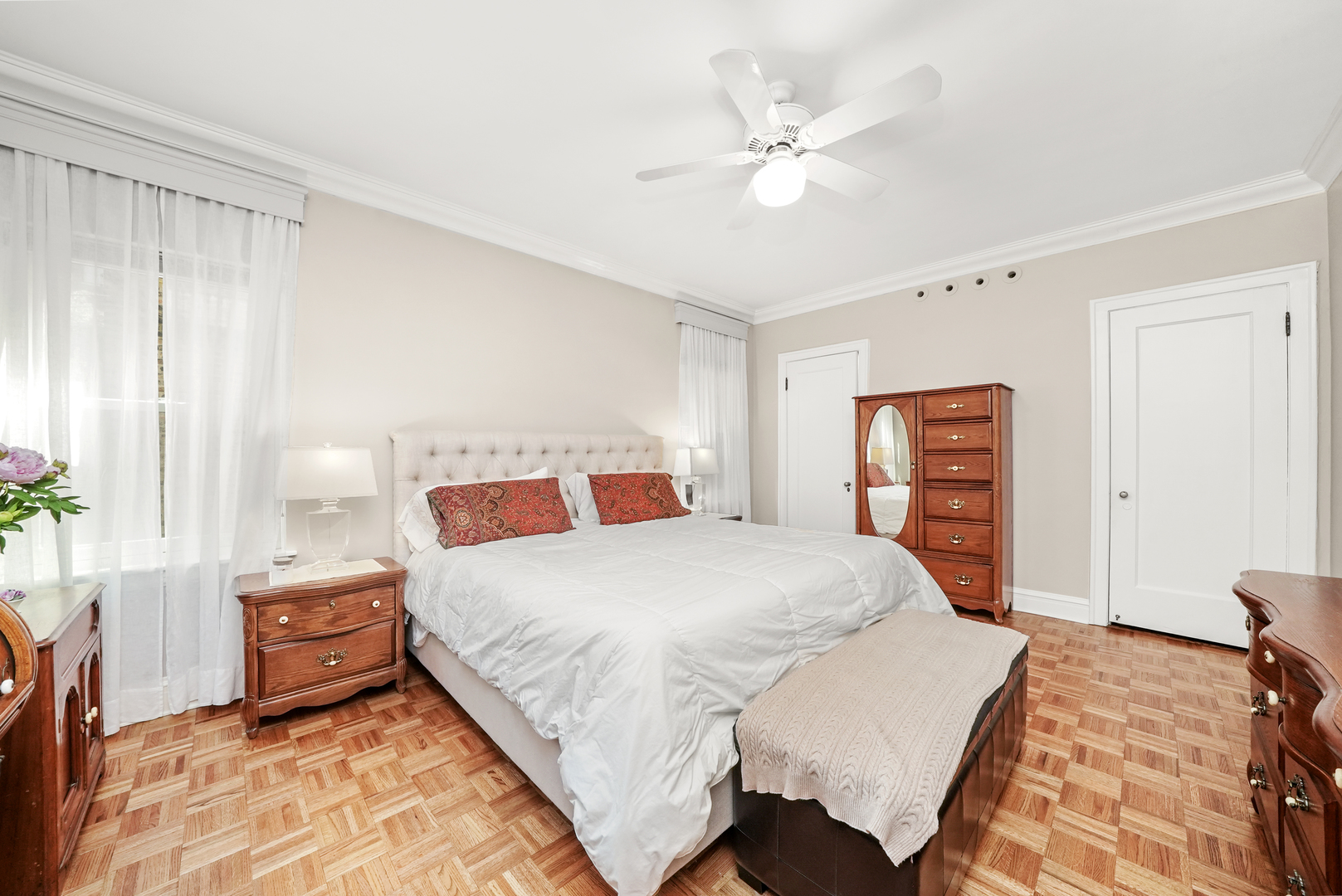 500 W BARRY Ave #2E Chicago, IL 60657