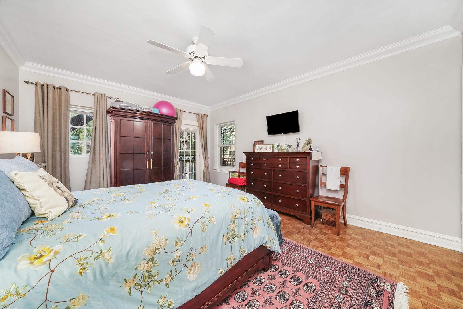 500 W BARRY Ave #2E Chicago, IL 60657