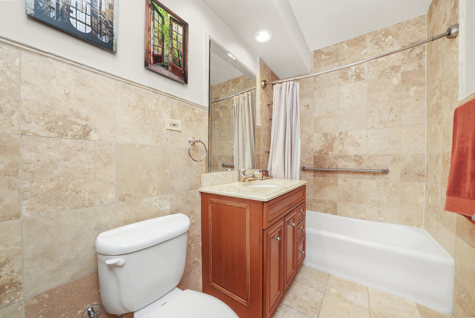 500 W BARRY Ave #2E Chicago, IL 60657