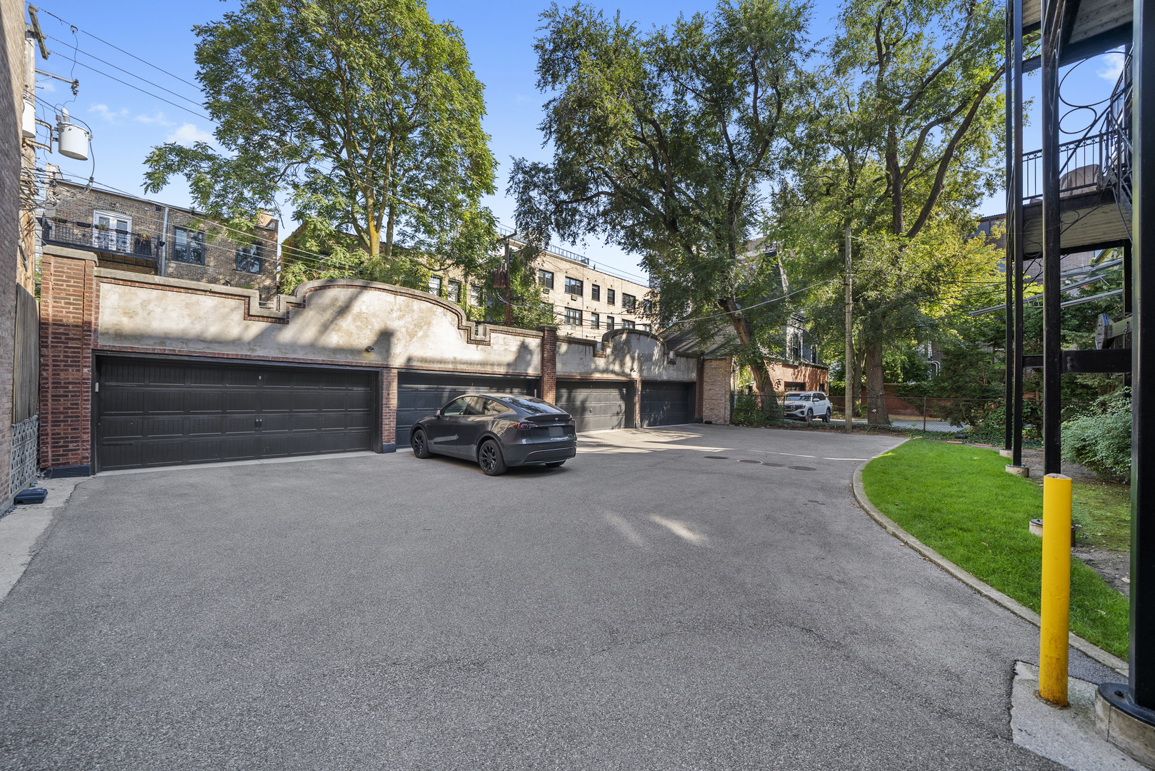 500 W BARRY Ave #2E Chicago, IL 60657