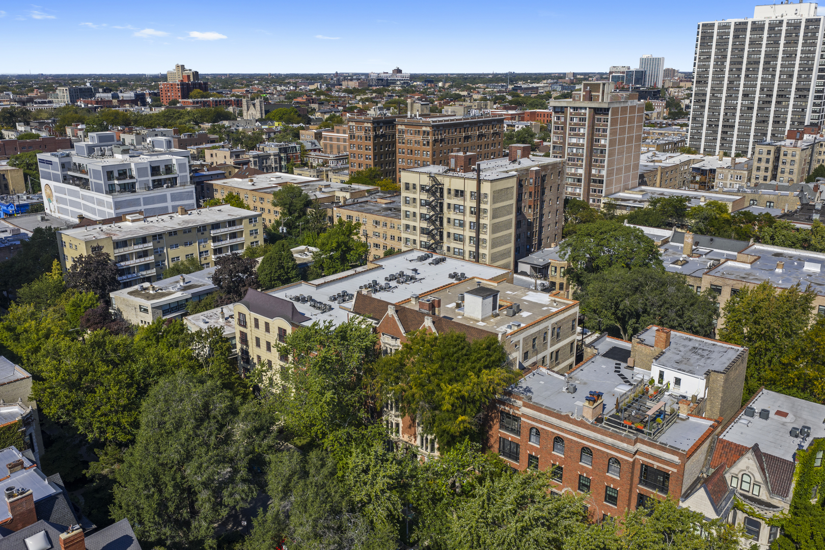 500 W BARRY Ave #2E Chicago, IL 60657