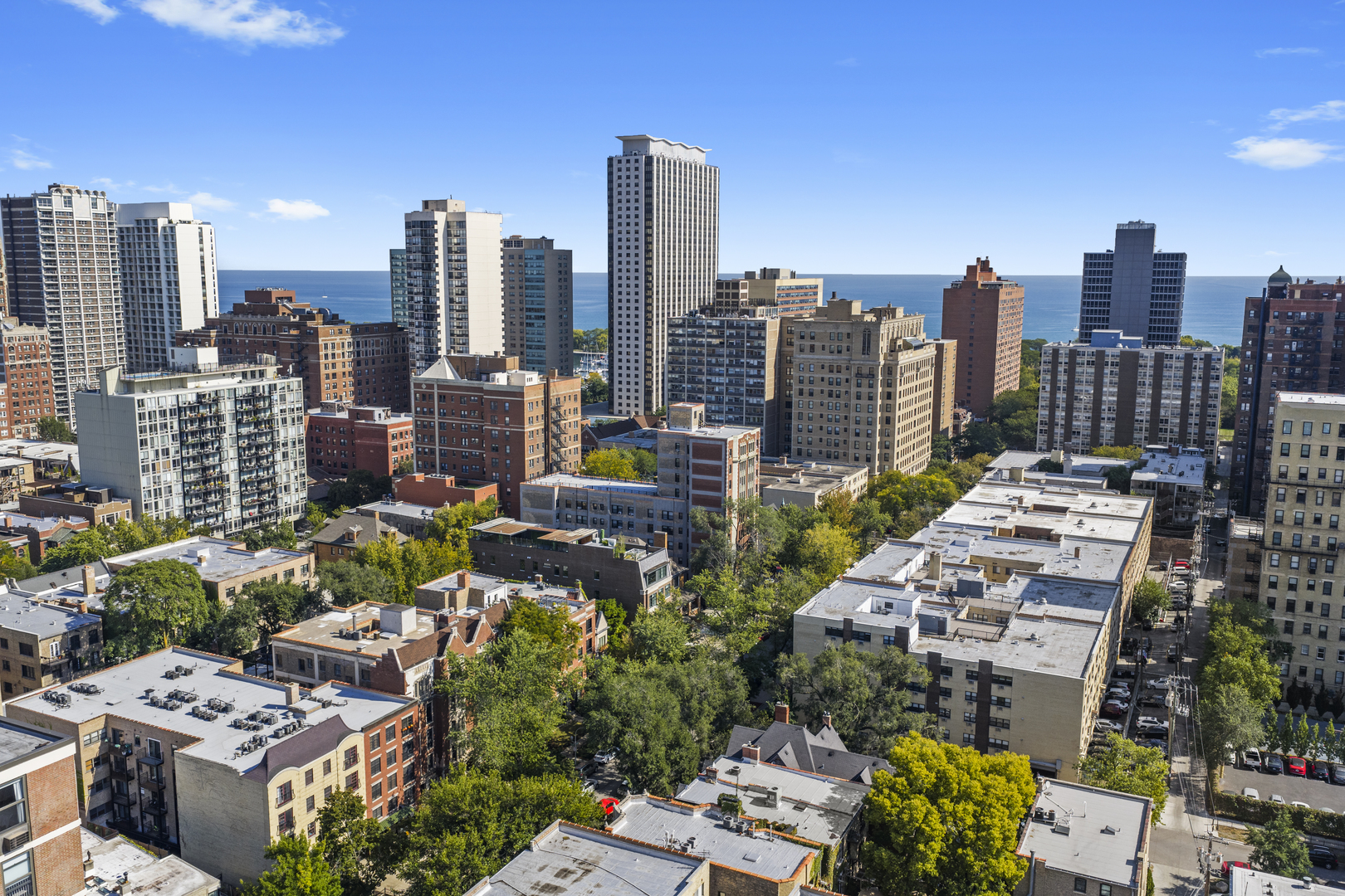 500 W BARRY Ave #2E Chicago, IL 60657