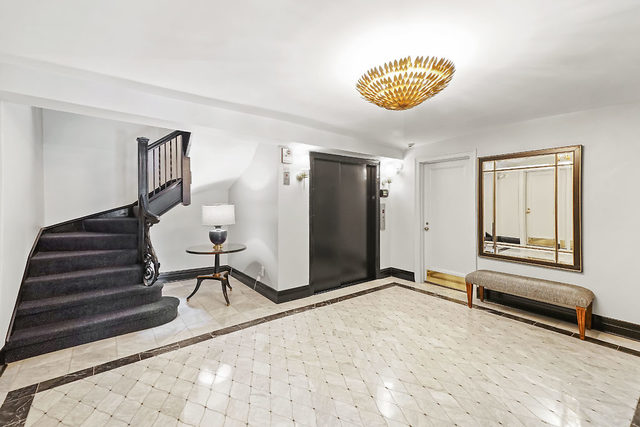 500 W BARRY Ave #2E Chicago, IL 60657