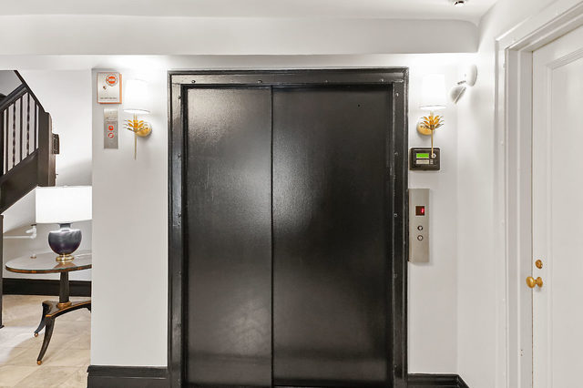 500 W BARRY Ave #2E Chicago, IL 60657