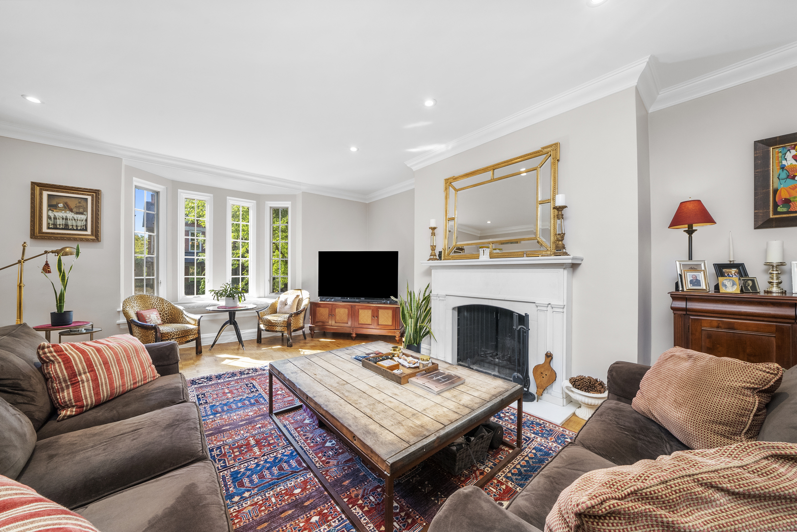 500 W BARRY Ave #2E Chicago, IL 60657