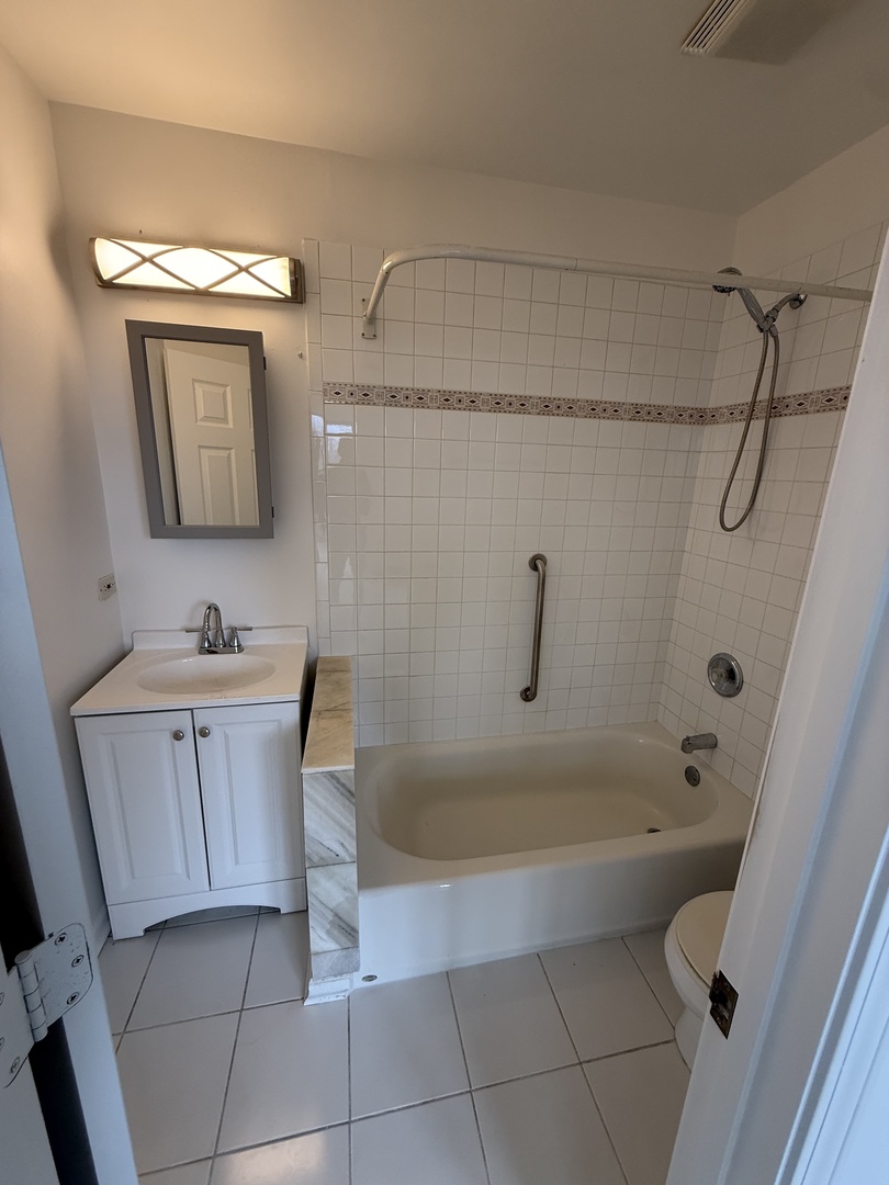 5726 S King Dr #3A Chicago, IL 60637