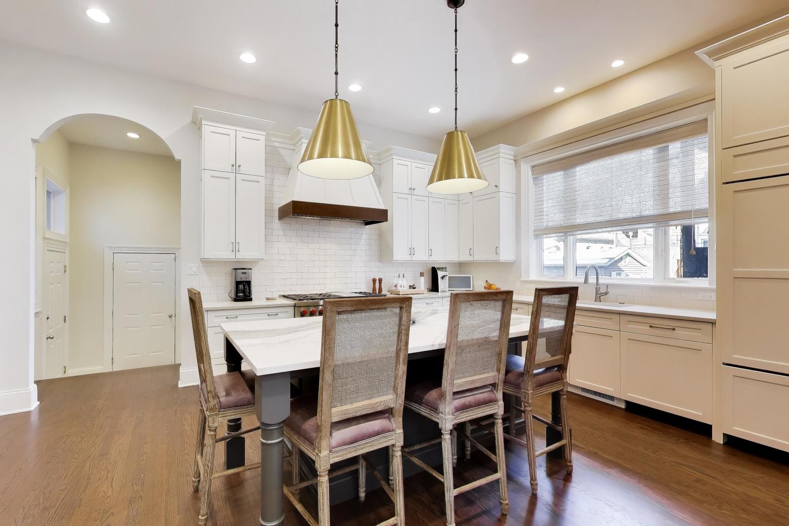 2030 N Hoyne Ave Chicago, IL 60647