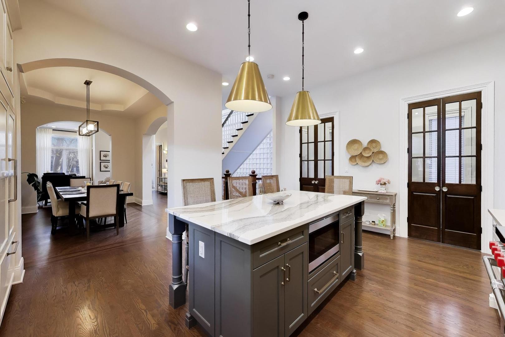 2030 N Hoyne Ave Chicago, IL 60647