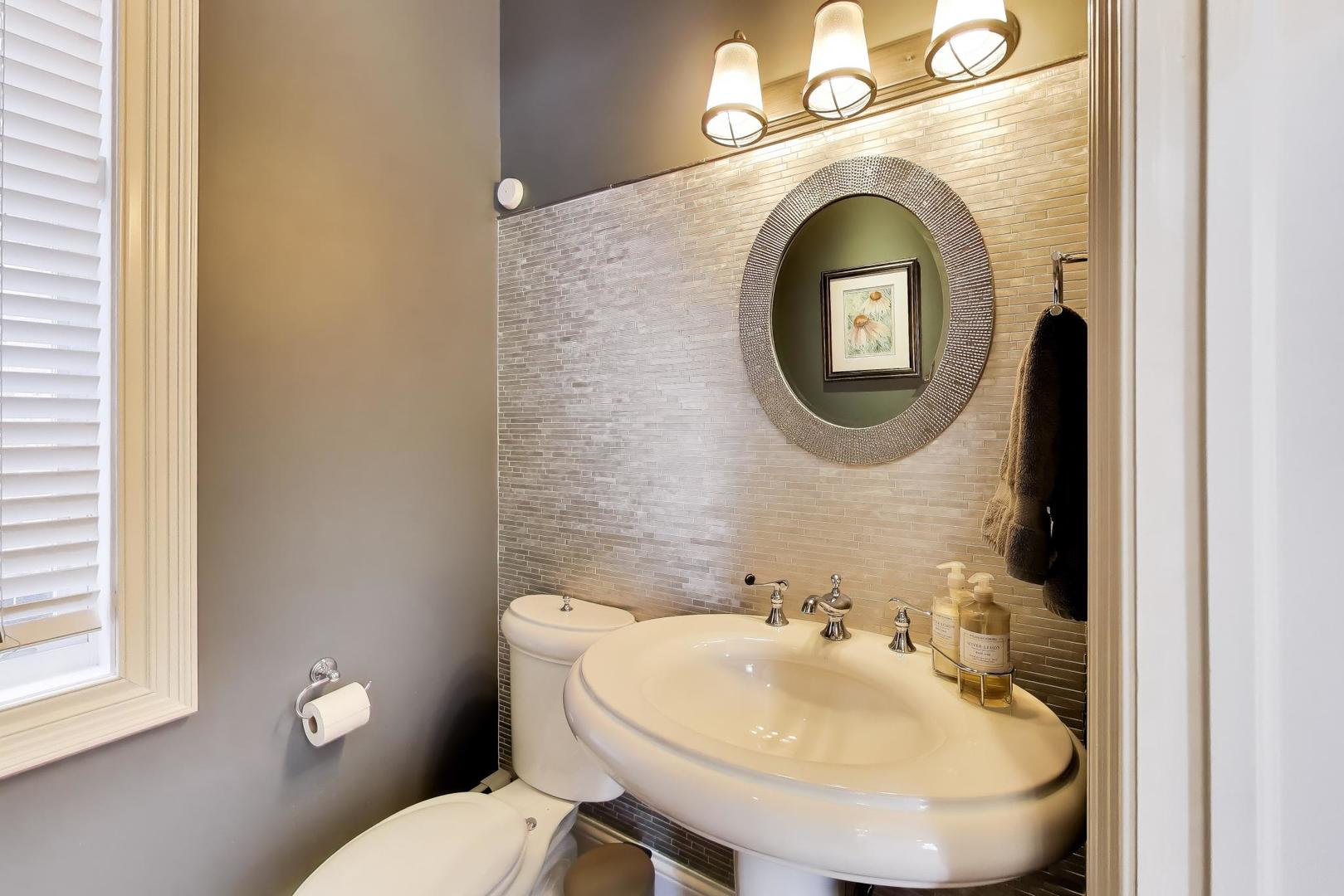 2030 N Hoyne Ave Chicago, IL 60647