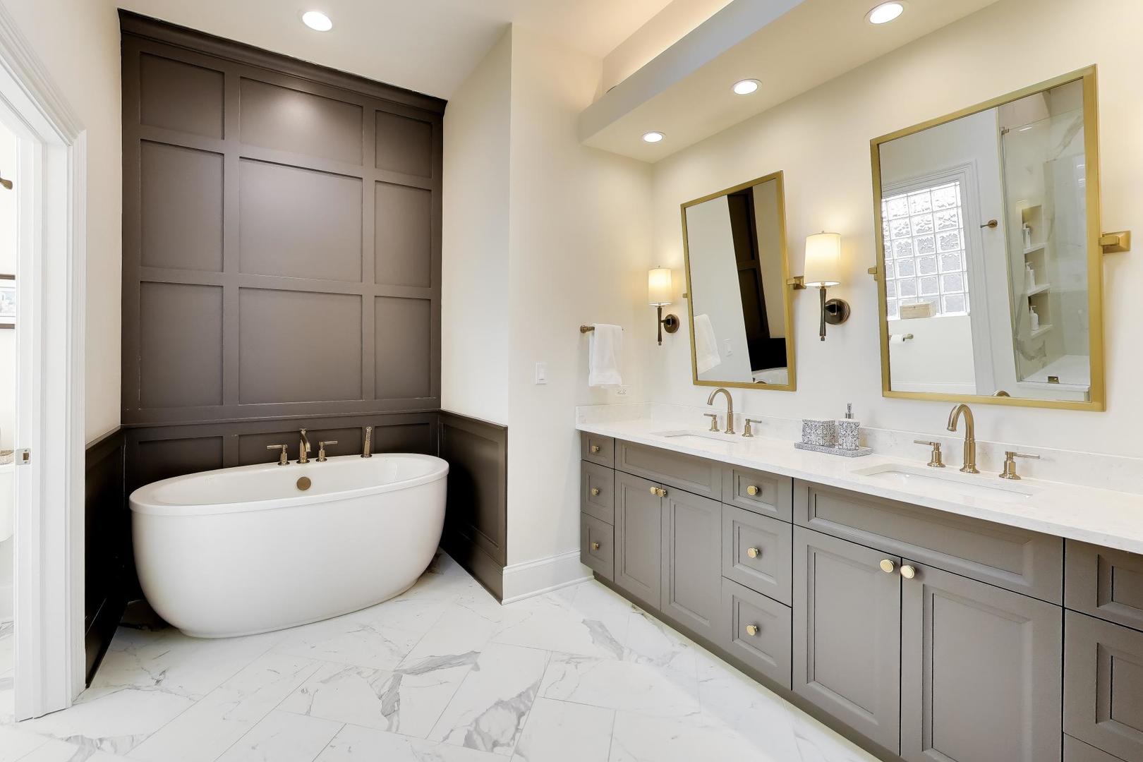 2030 N Hoyne Ave Chicago, IL 60647