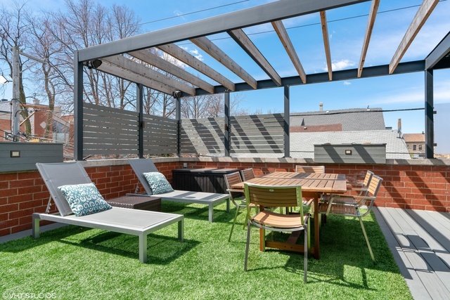 2030 N Hoyne Ave Chicago, IL 60647