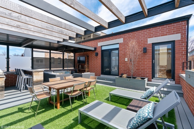 2030 N Hoyne Ave Chicago, IL 60647