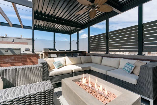 2030 N Hoyne Ave Chicago, IL 60647