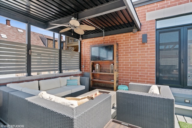 2030 N Hoyne Ave Chicago, IL 60647