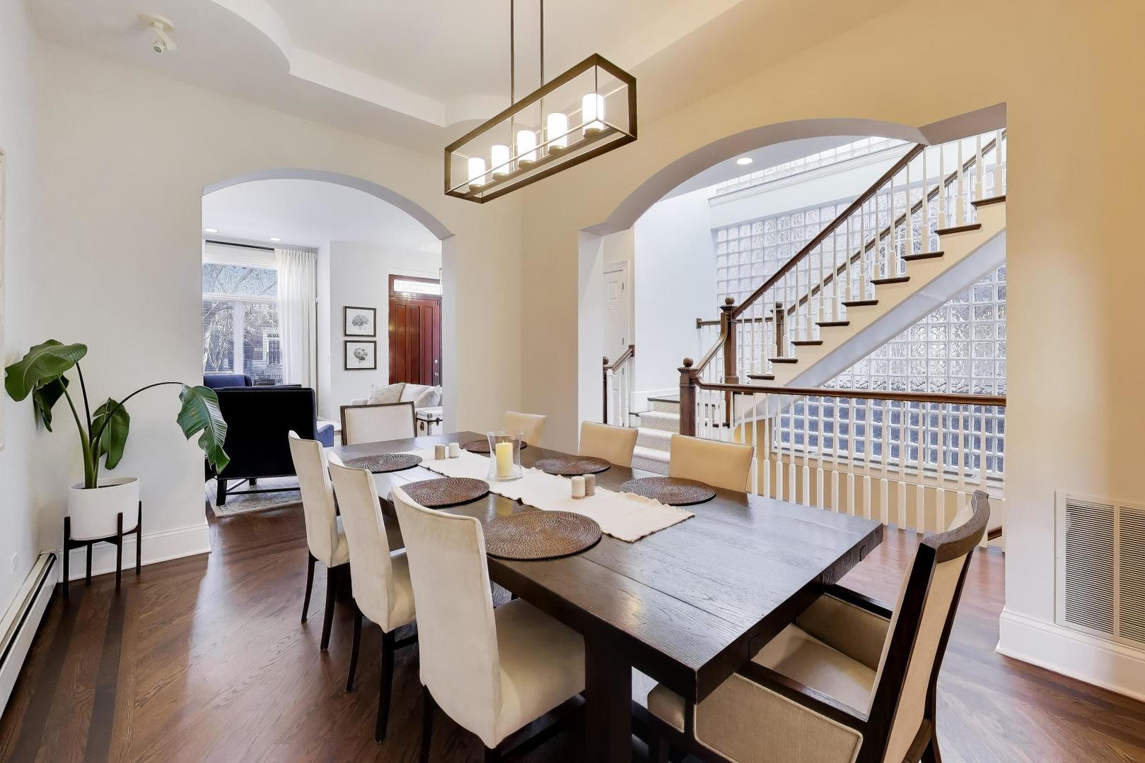 2030 N Hoyne Ave Chicago, IL 60647