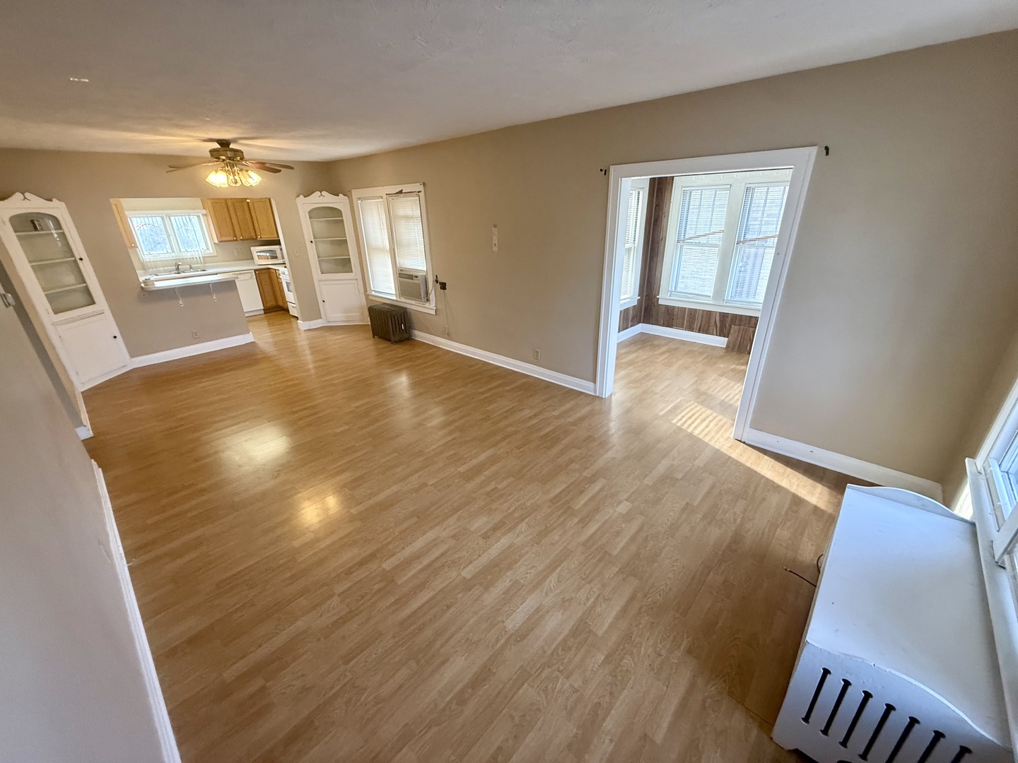 414 Cornelia St Joliet, IL 60435