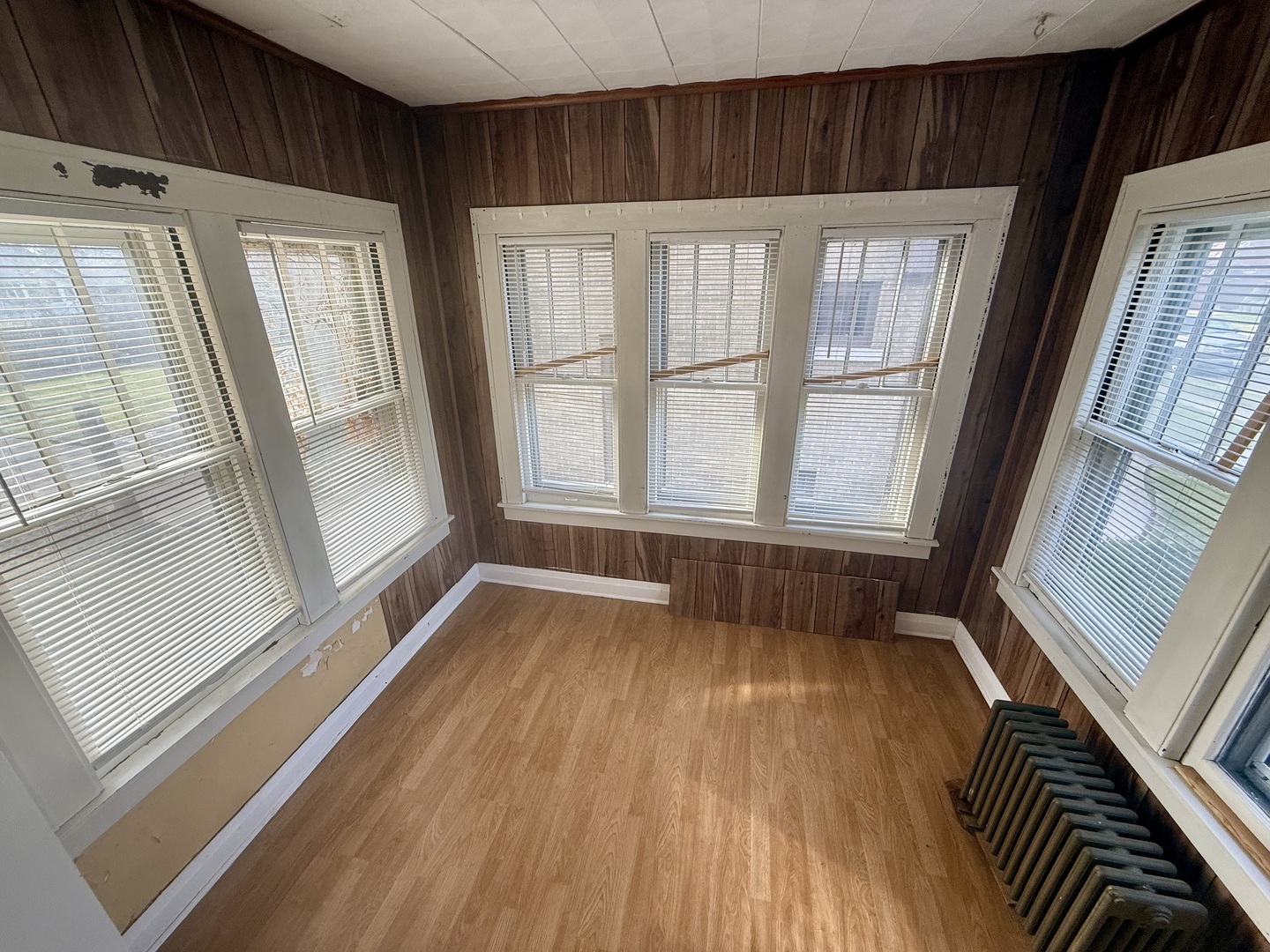 414 Cornelia St Joliet, IL 60435