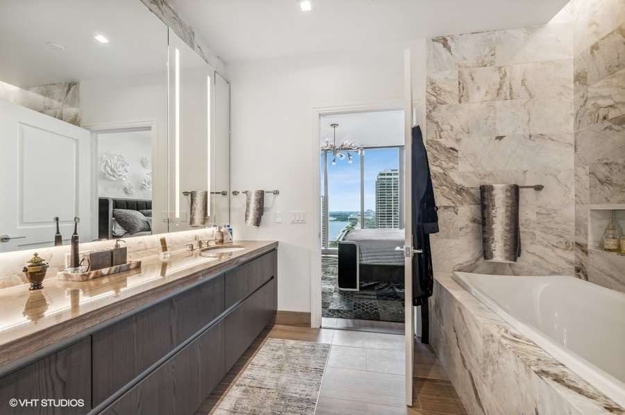 363 E Wacker Dr #2103 Chicago, IL 60601