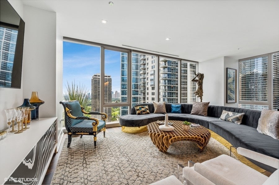 363 E Wacker Dr #2103 Chicago, IL 60601