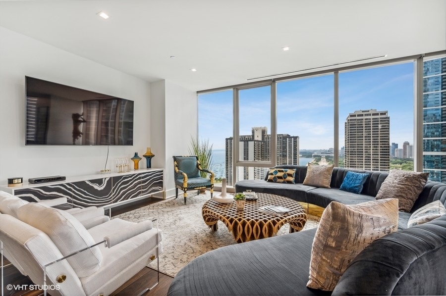 363 E Wacker Dr #2103 Chicago, IL 60601