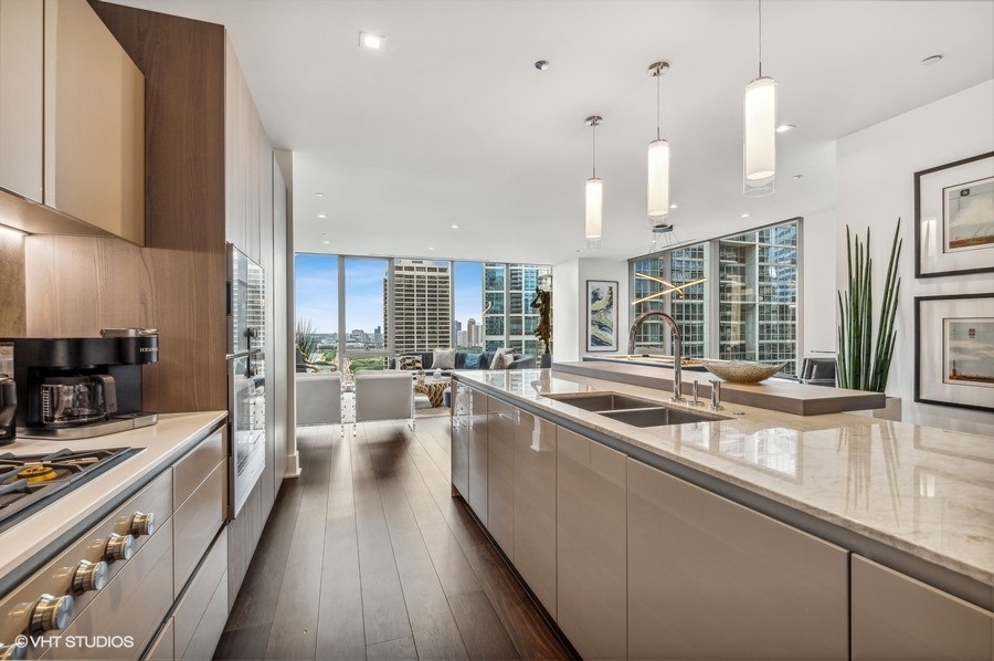 363 E Wacker Dr #2103 Chicago, IL 60601