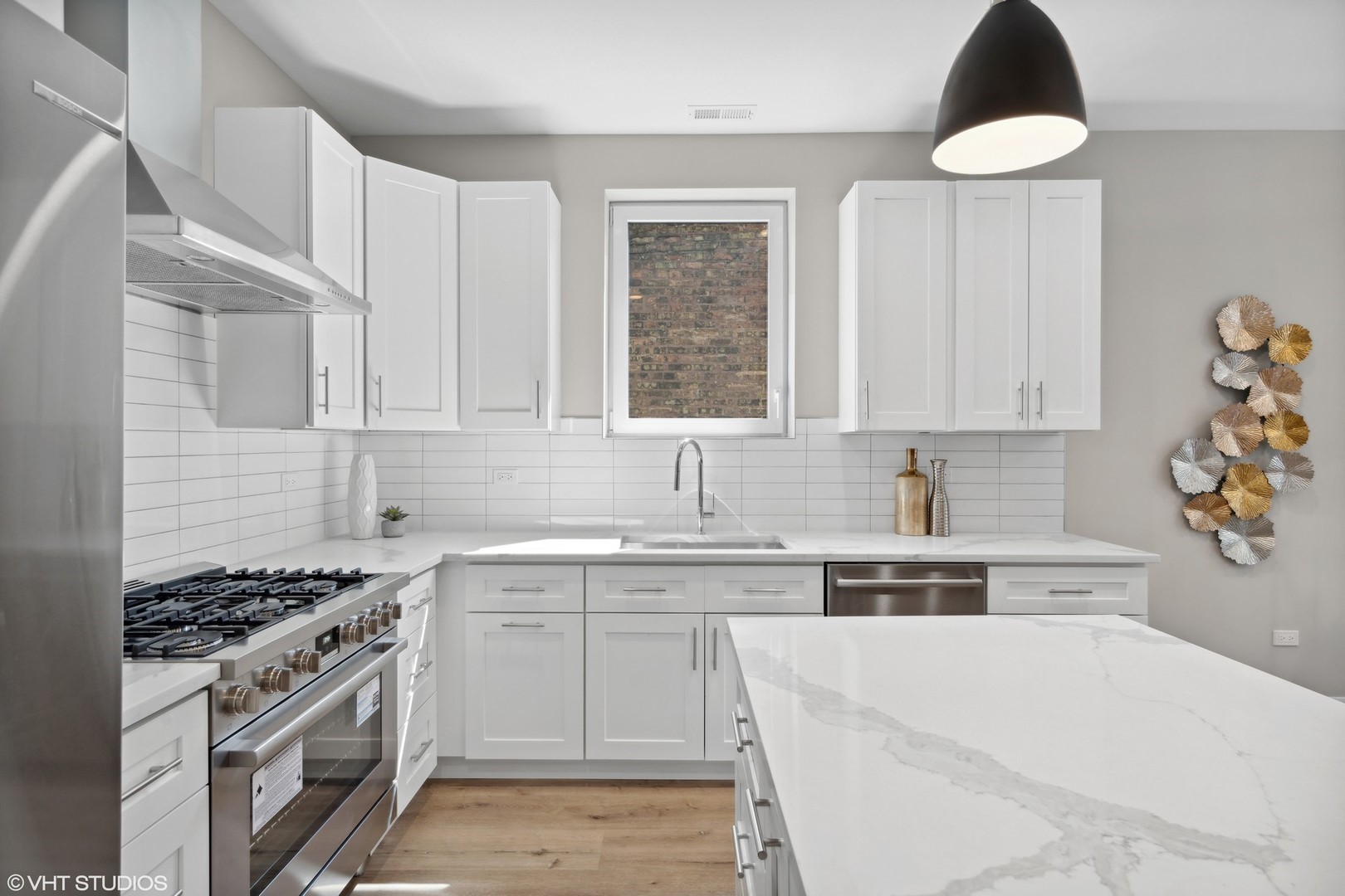 3335-3341 N Sheffield Ave Chicago, IL 60657