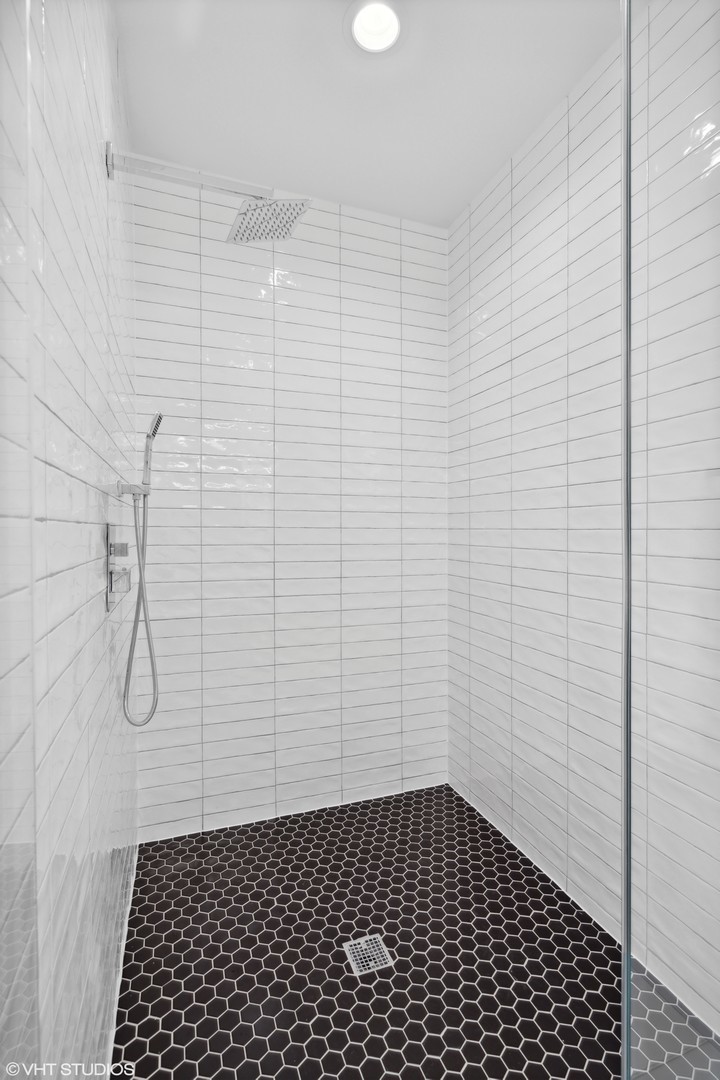 3335-3341 N Sheffield Ave Chicago, IL 60657