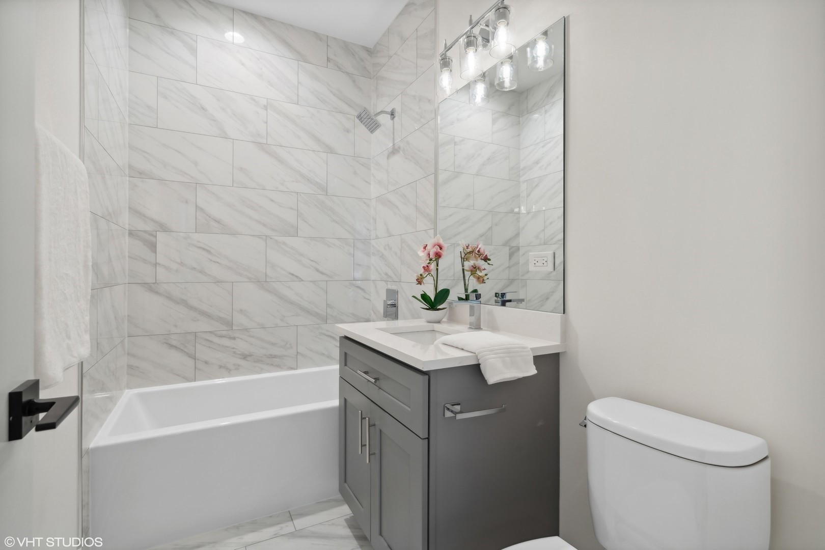 3335-3341 N Sheffield Ave Chicago, IL 60657