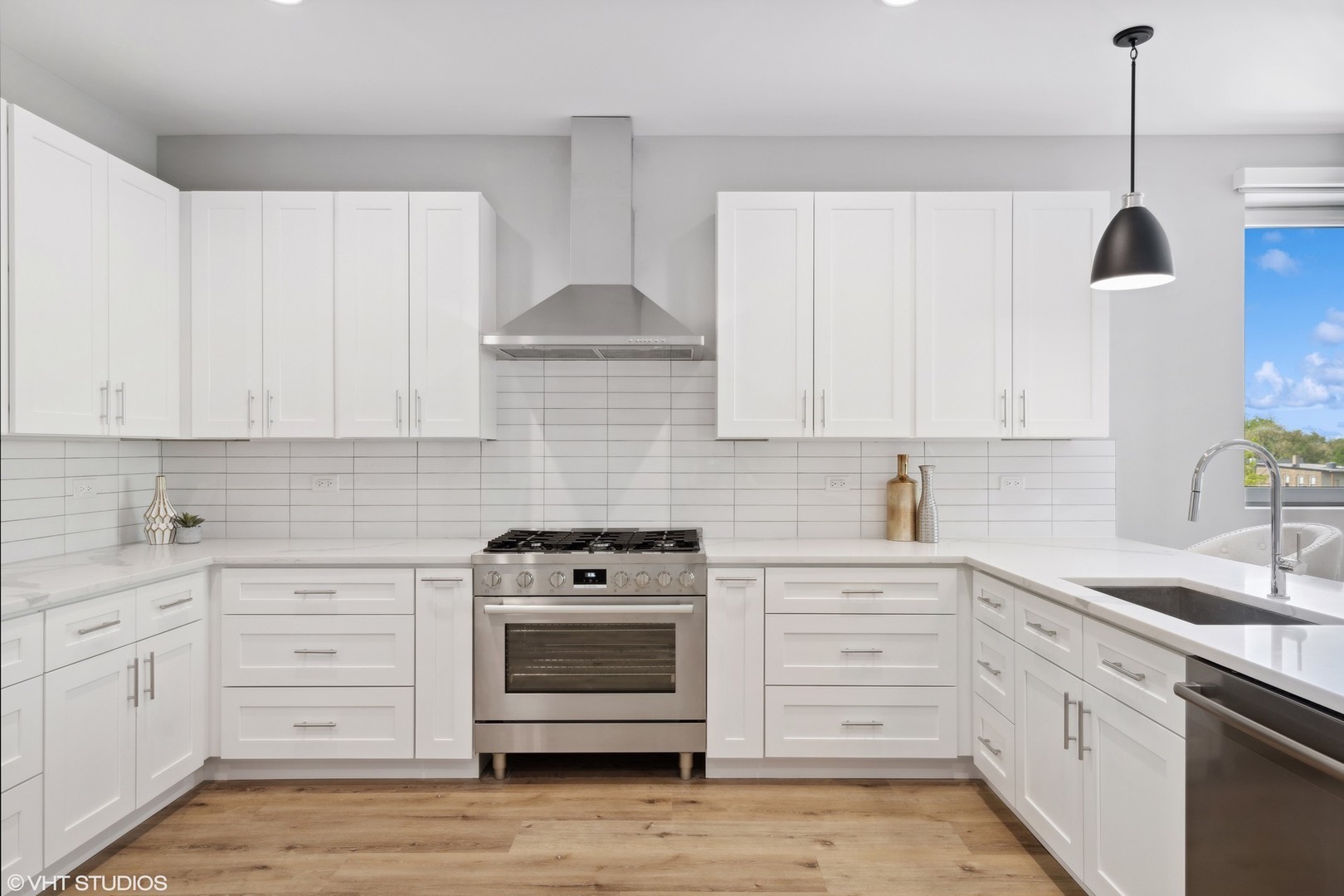 3335-3341 N Sheffield Ave Chicago, IL 60657