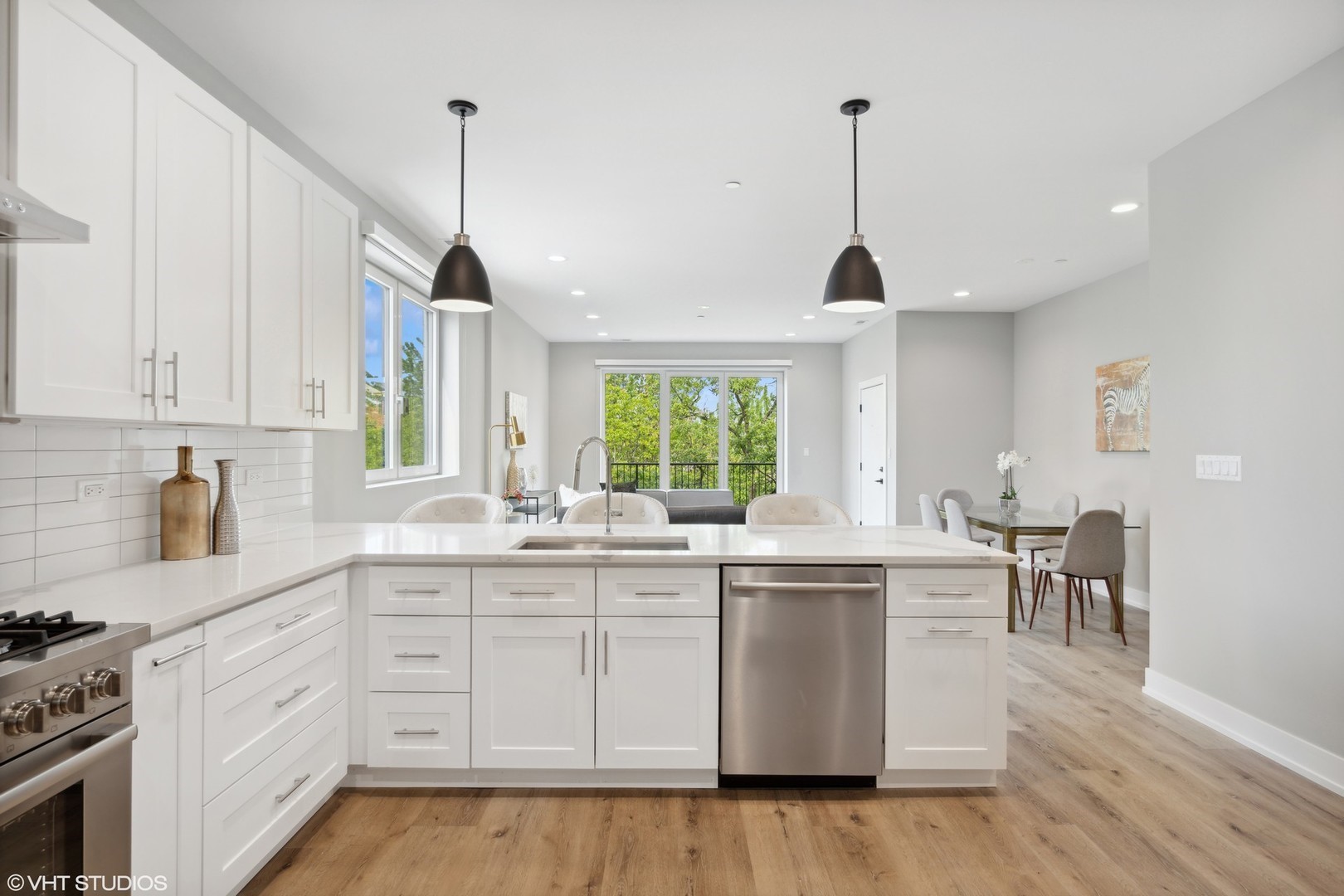 3335-3341 N Sheffield Ave Chicago, IL 60657