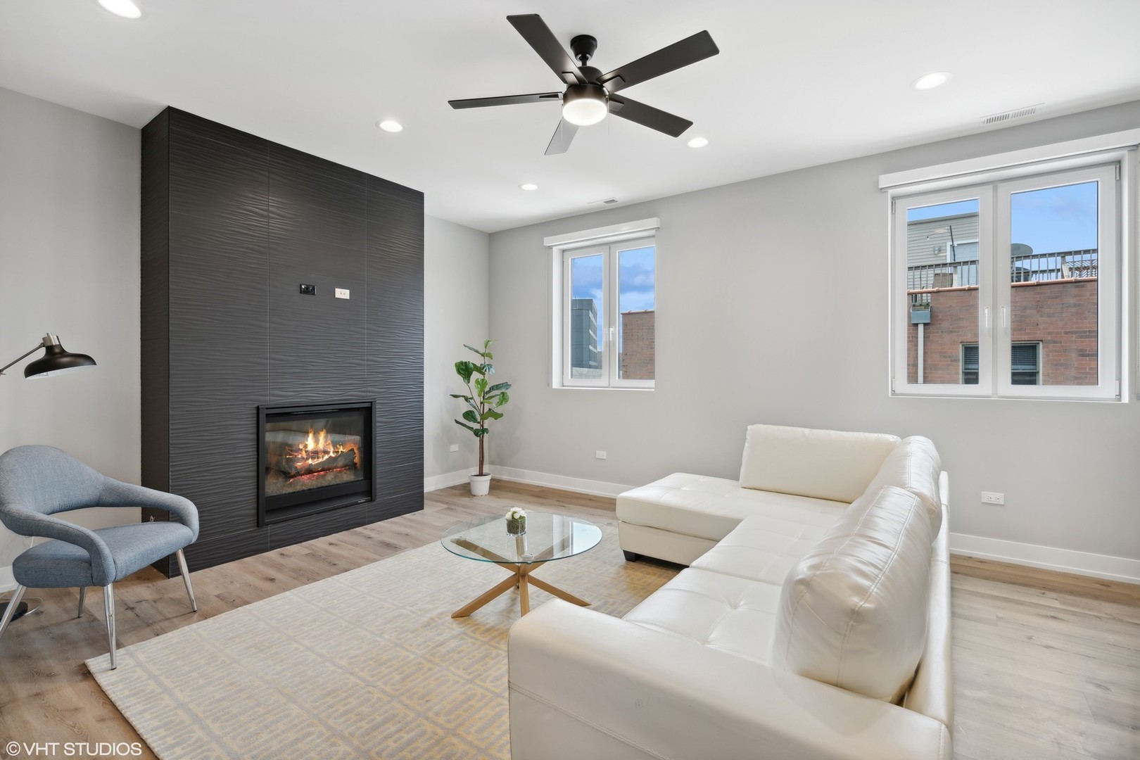 3335-3341 N Sheffield Ave Chicago, IL 60657