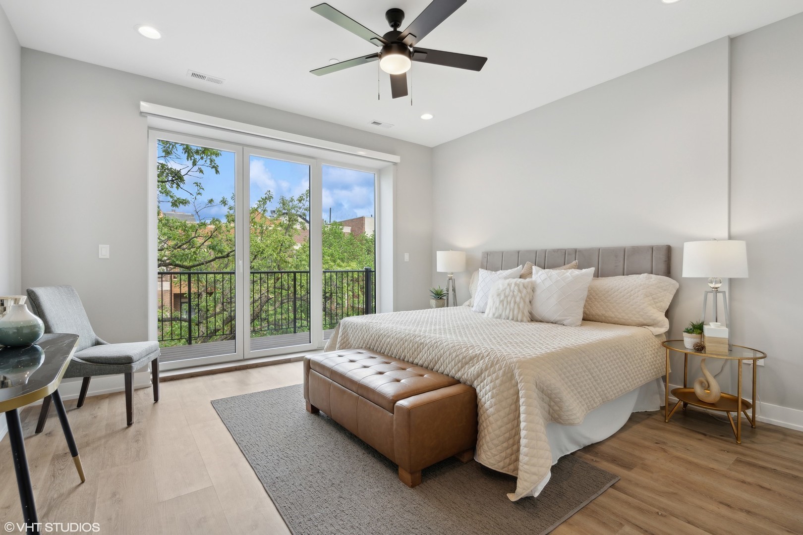 3335-3341 N Sheffield Ave Chicago, IL 60657